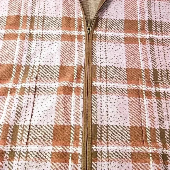 NWT Tahari‎ poncho/sweater. - Picture 4 of 6